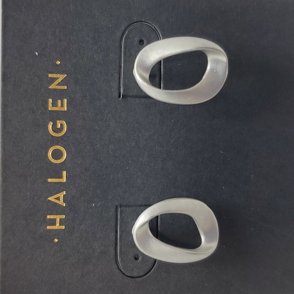 2 for $21 Halogen Matt silver stud and circle earring - Picture 2 of 4